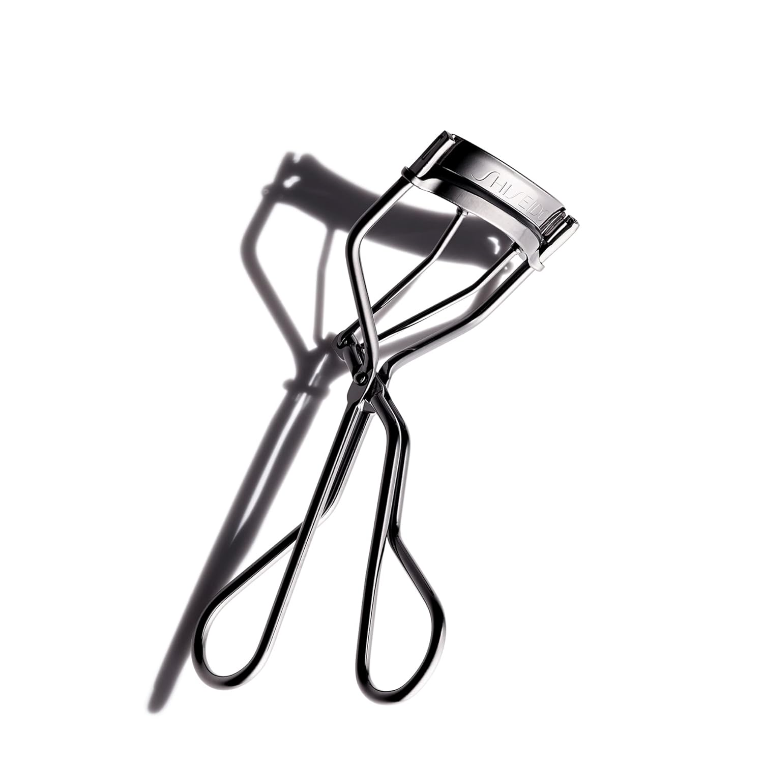 Shiseido Eyelash Curler Review: A Cult Classic With Caveats